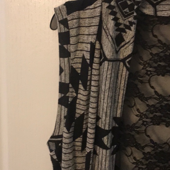 Sheer lacy black back adds drama and style! - Picture 6 of 6